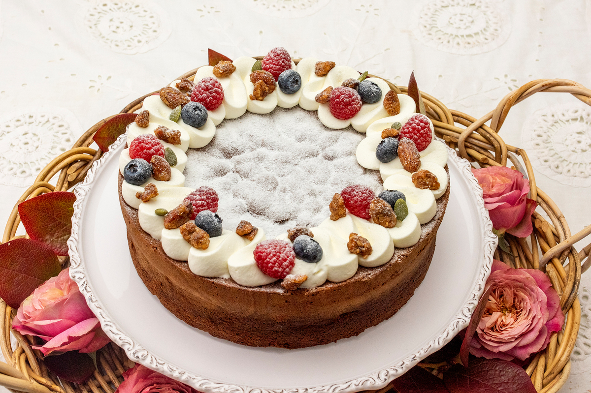 「クリスマスクラシックショコラ」のホールケーキ