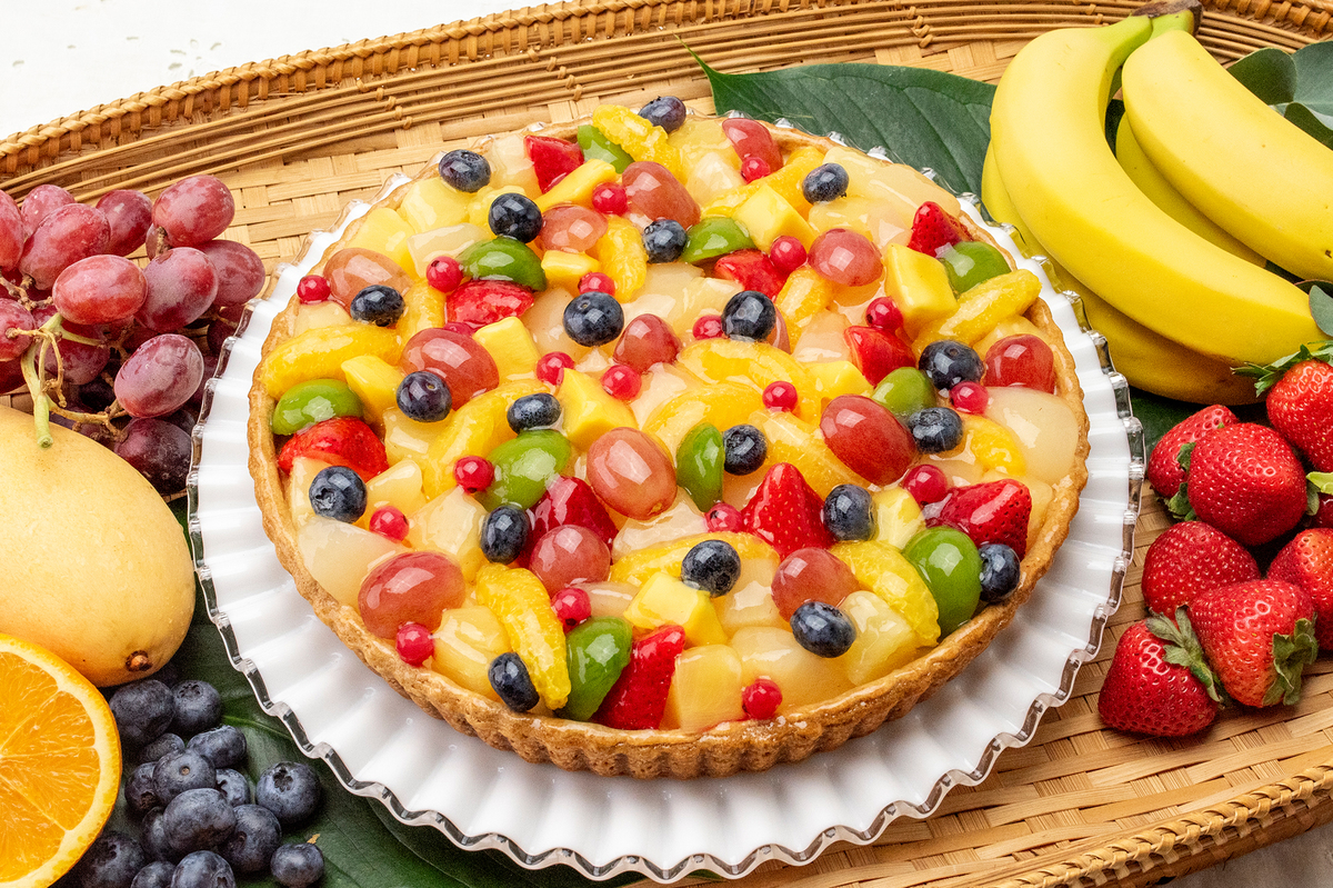 「色とりどりのフルーツタルト～ホワイトチョコ風味～」のホールケーキ