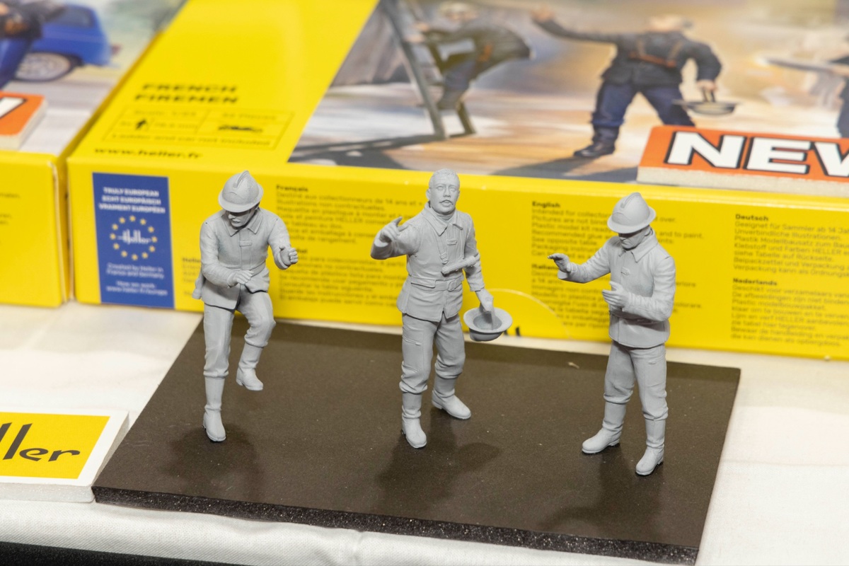 1/24 フランス消防士フィギュア 3体セット