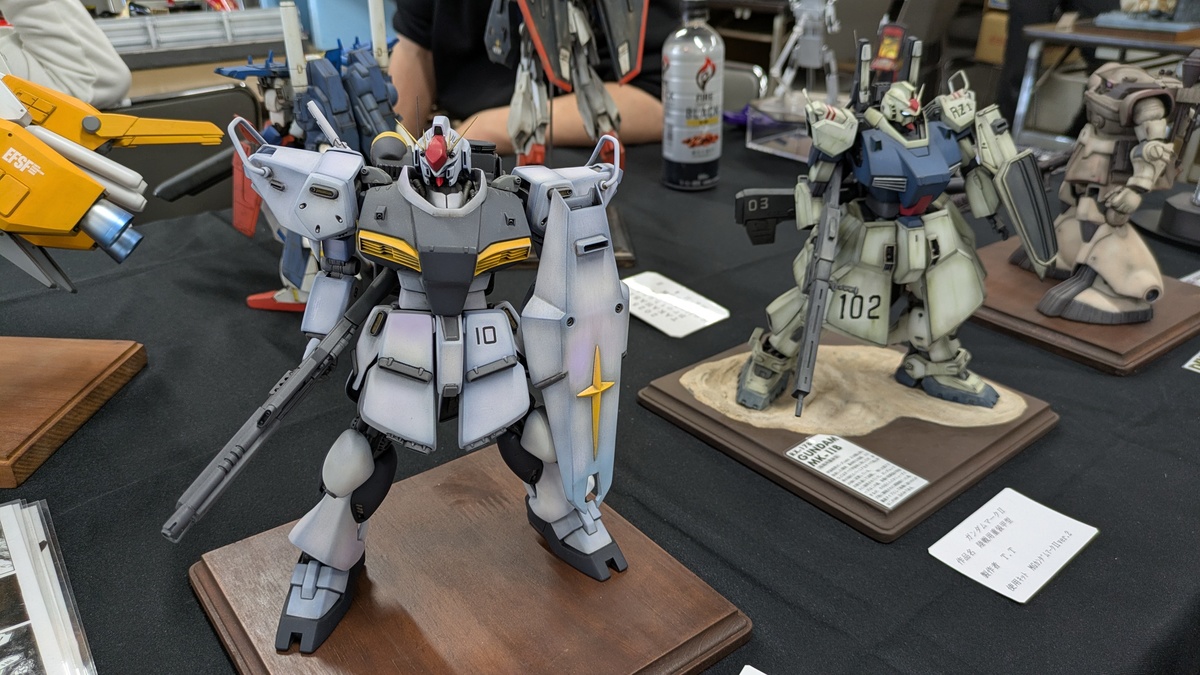 νガンダムとガンダムマークII