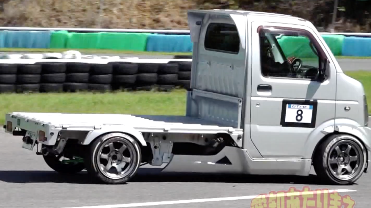 ドライバーのテクニックが勝敗へ直結するのが醍醐味