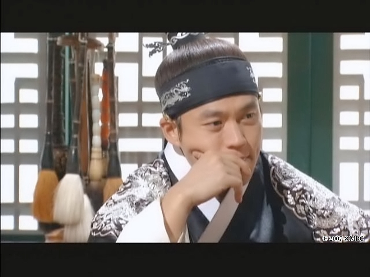 悩んでいる男性