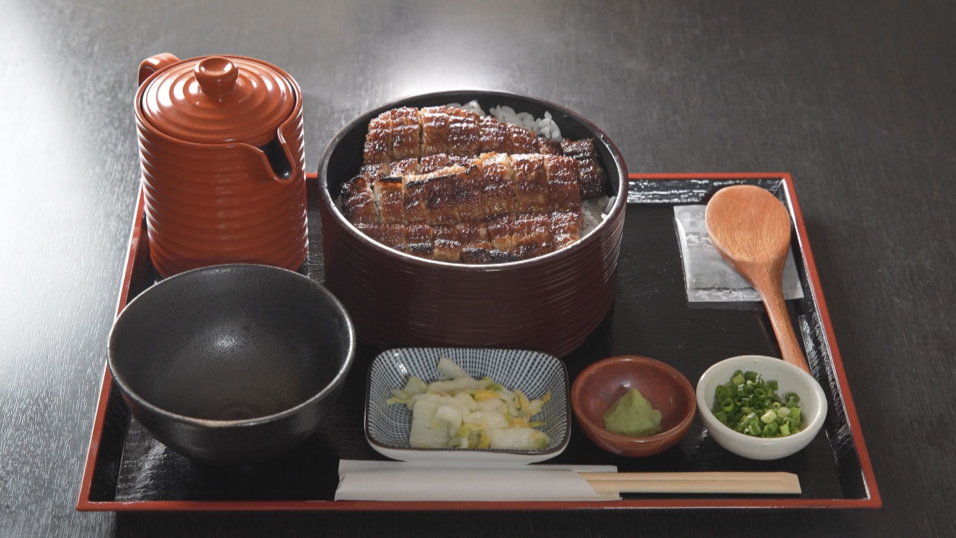 おひつに入ったひつまぶし