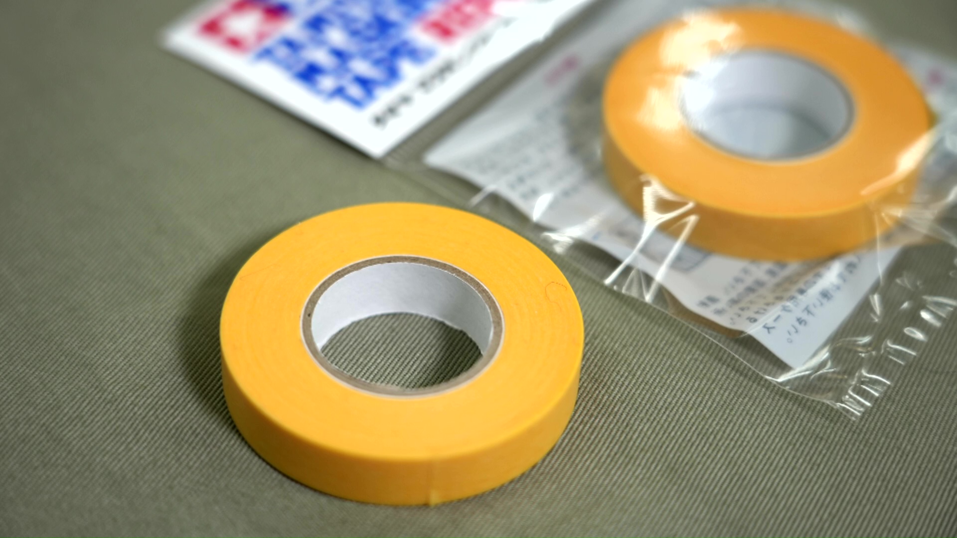 使うマスキングテープはタミヤ製の10ミリ幅