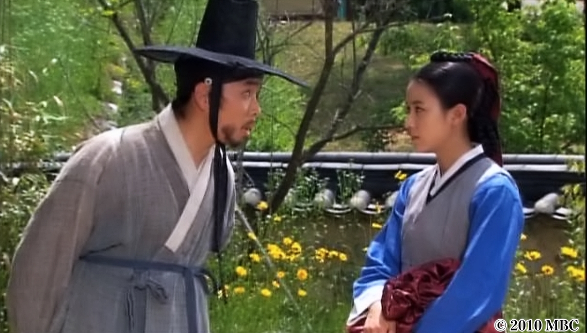 女性に詰め寄る男性