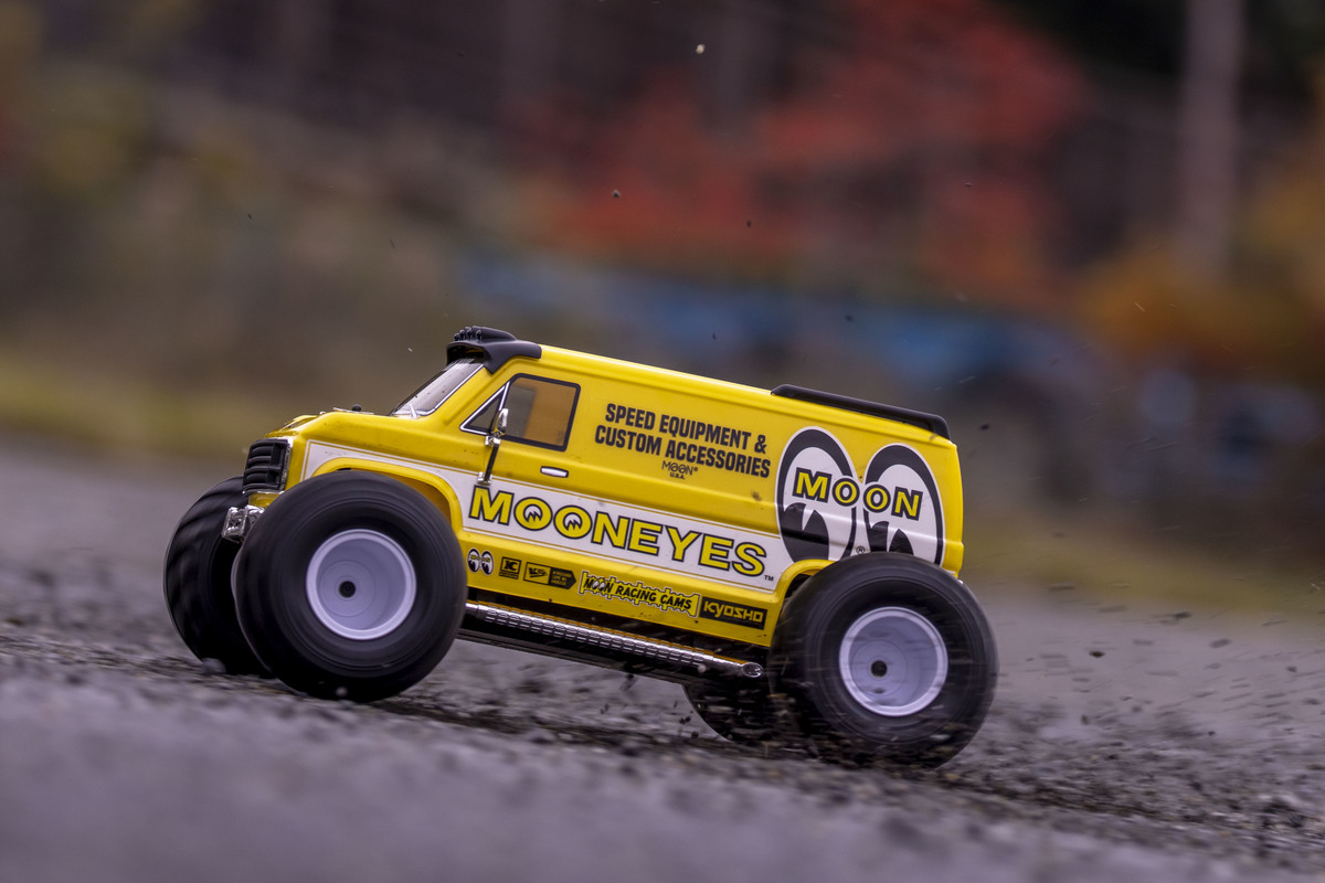 京商×MOONEYES、夢のコラボ実現！ イエローが映える「アメリカン