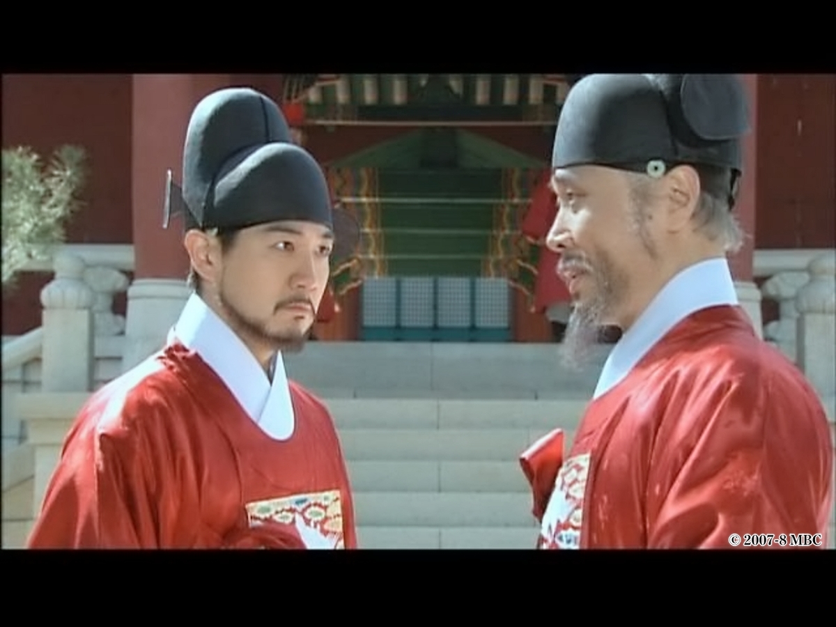 話し合う男性たち