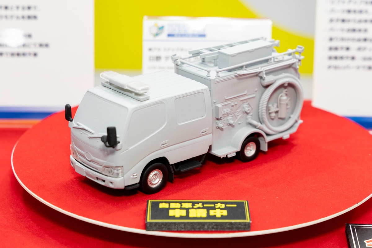 消防車タイプのデュトロのキット化も進行中。原型とともに発表されていた