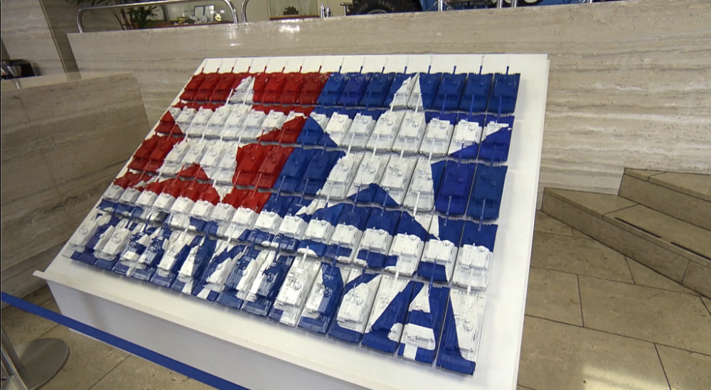 エントランスには、有志の方で作成した故・田宮会長の誕生日を祝うディスプレイを発見