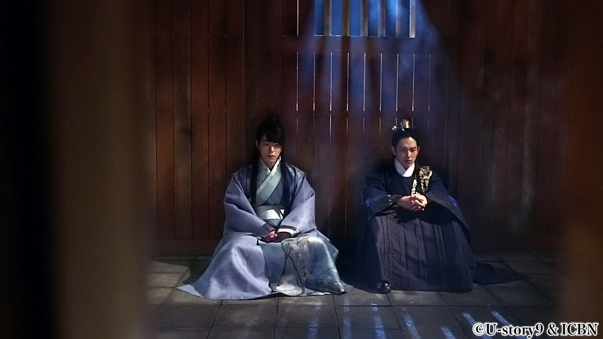 投獄されている男性2人