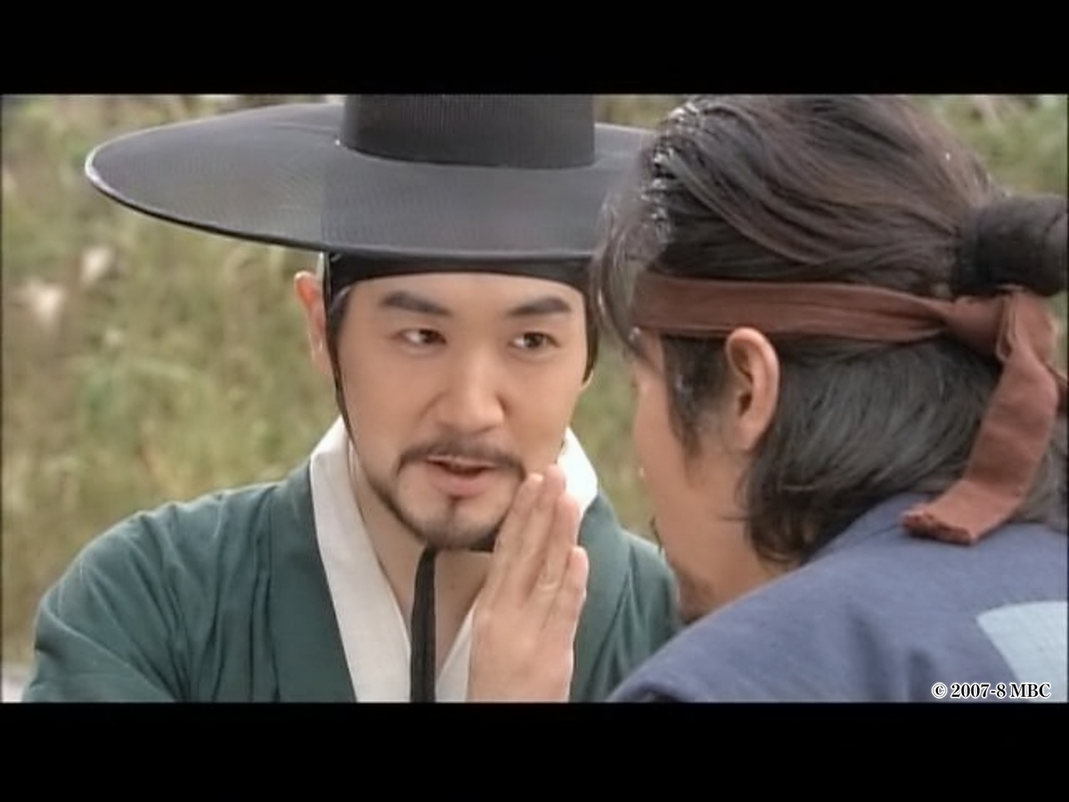 話しかける男性