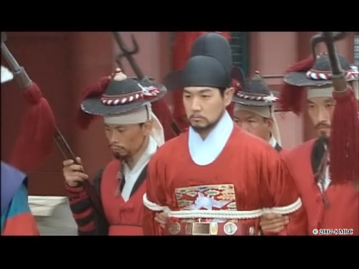 捕まってしまった男性