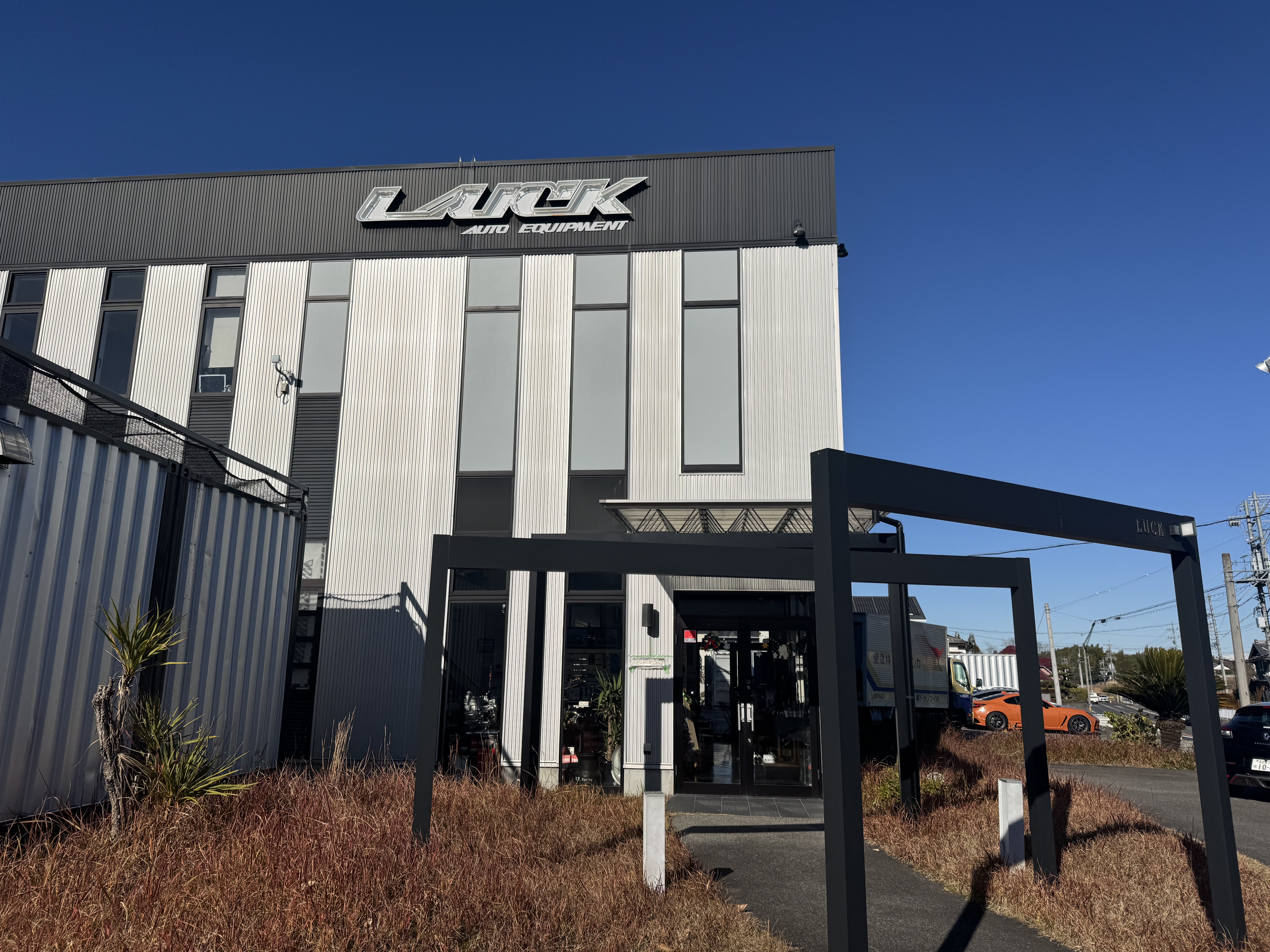 （左から）ロードブック、梅本さん自筆のペースノート