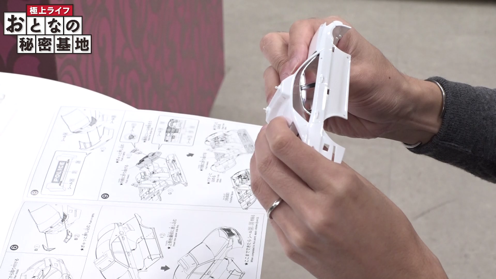 完成した窓枠をボディに取り付ける