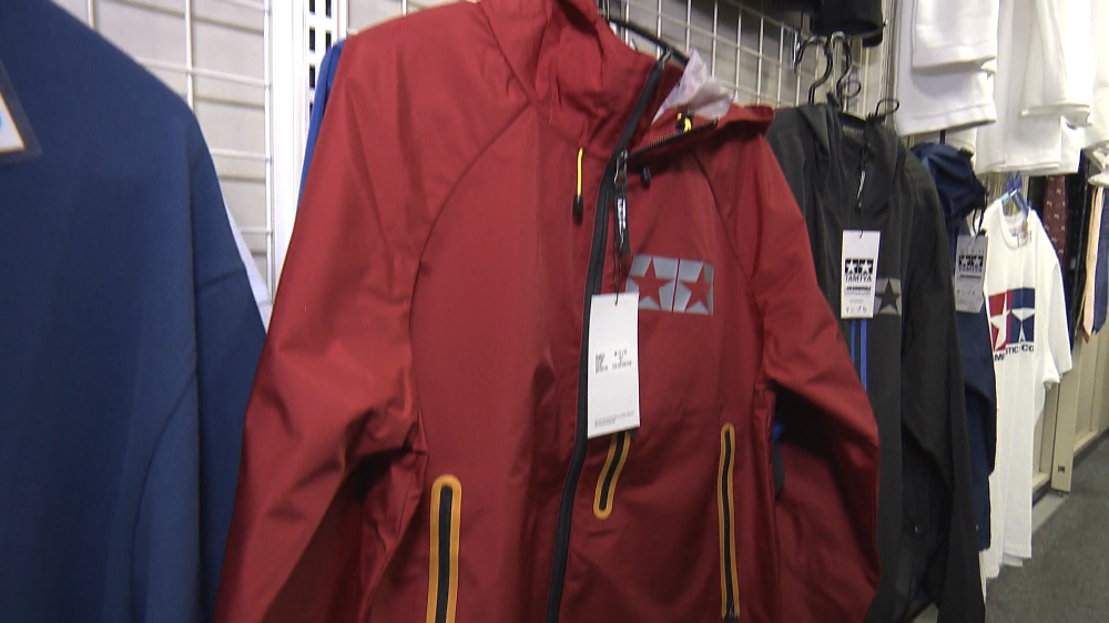 タミヤロゴ入りのマウンテンパーカもラインアップ（JUN WATANABE氏とのコラボモデル）