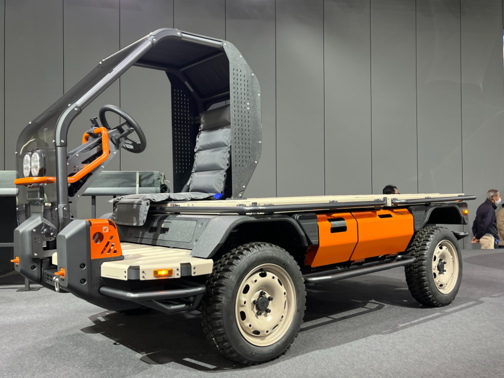 ドアもハッチもないシンプルな「IMV Origin」は組み立てを現地で行うことで新たな仕事を生み出すという狙いも