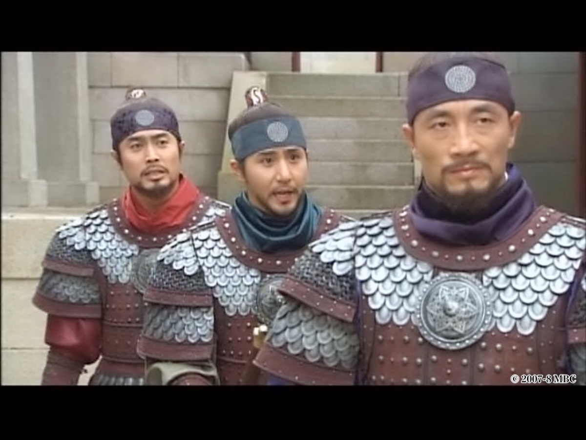 並んでいる男性