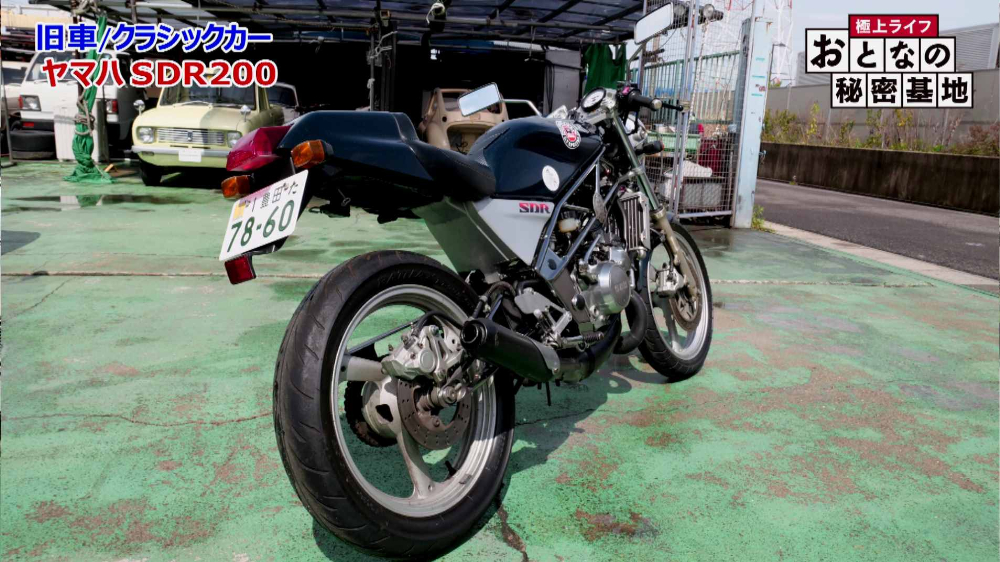 フロント90/80、リア110/80のタイヤサイズは、スリムなスタイルと軽快さを両立させている