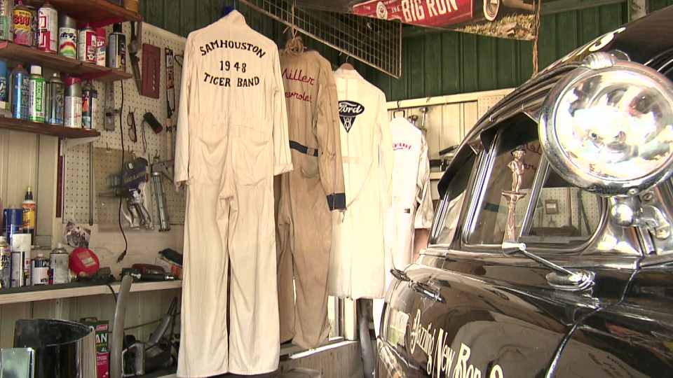 ツナギも1950年当時のもので統一するこだわりぶり