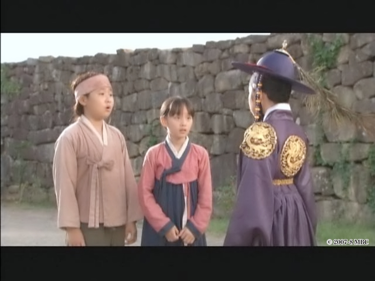 話し合う子どもたち