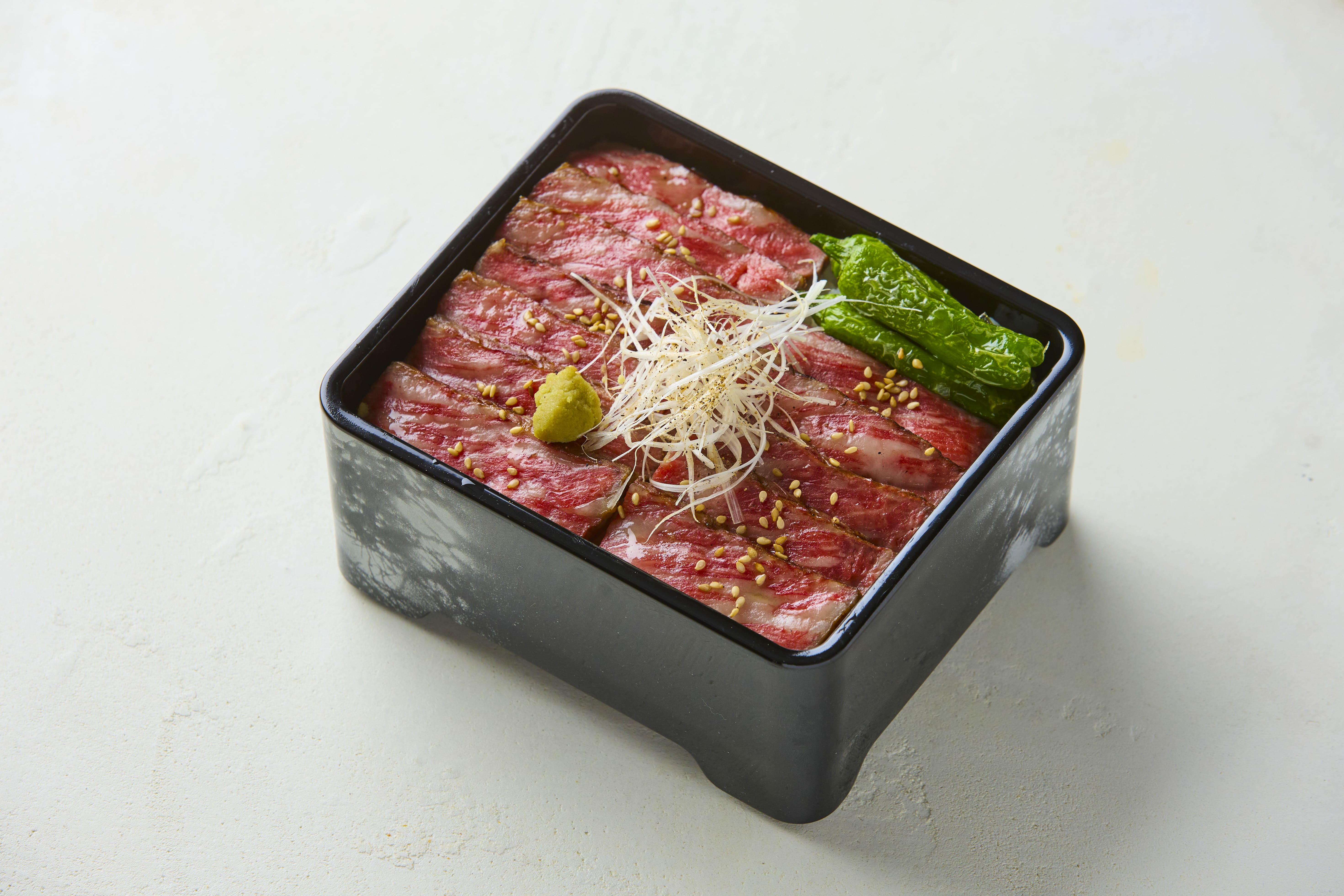 「知多牛のステーキ重」（3300円）