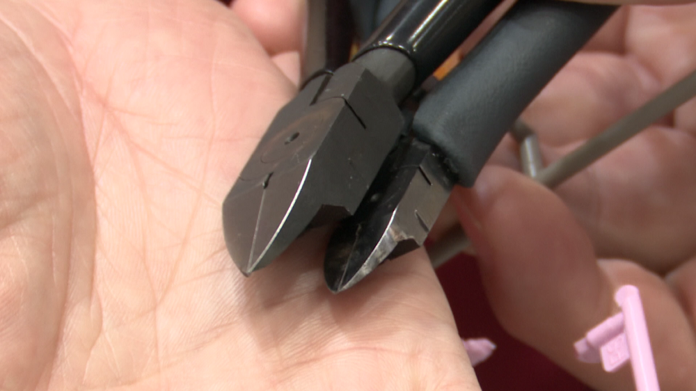 コンパクトで扱いやすい「模型プロ片刃プラニッパ MK-02」（画像下がMK-02）