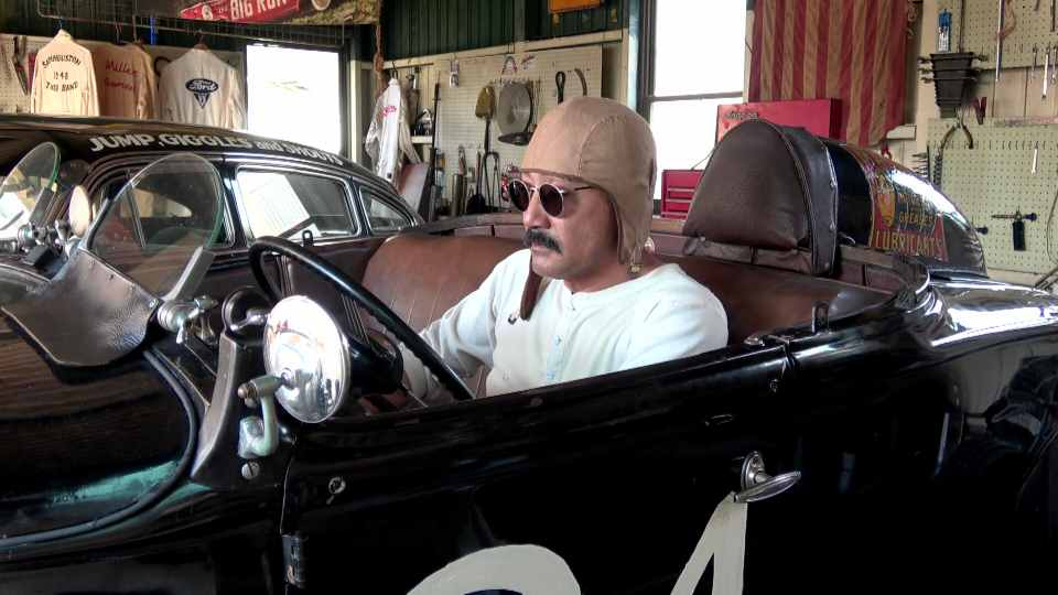 愛車の散歩に専用のツナギで出発