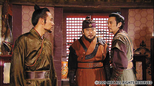 揉めている男性たち