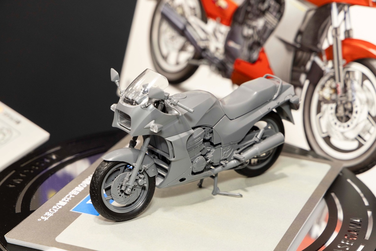 開発中のテストショットを組み上げたもので、実際の製品とは成形色が異なる