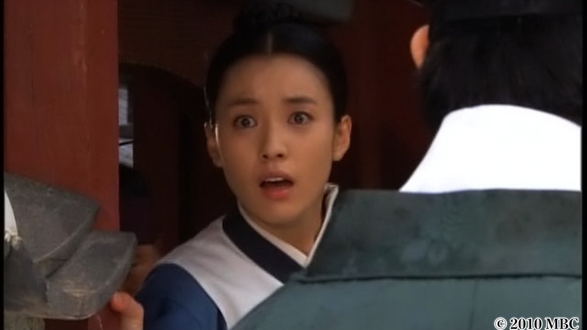 驚いている女性