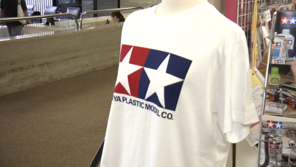 タミヤの人気グッズでもあるロゴ入りグラフィックTシャツ