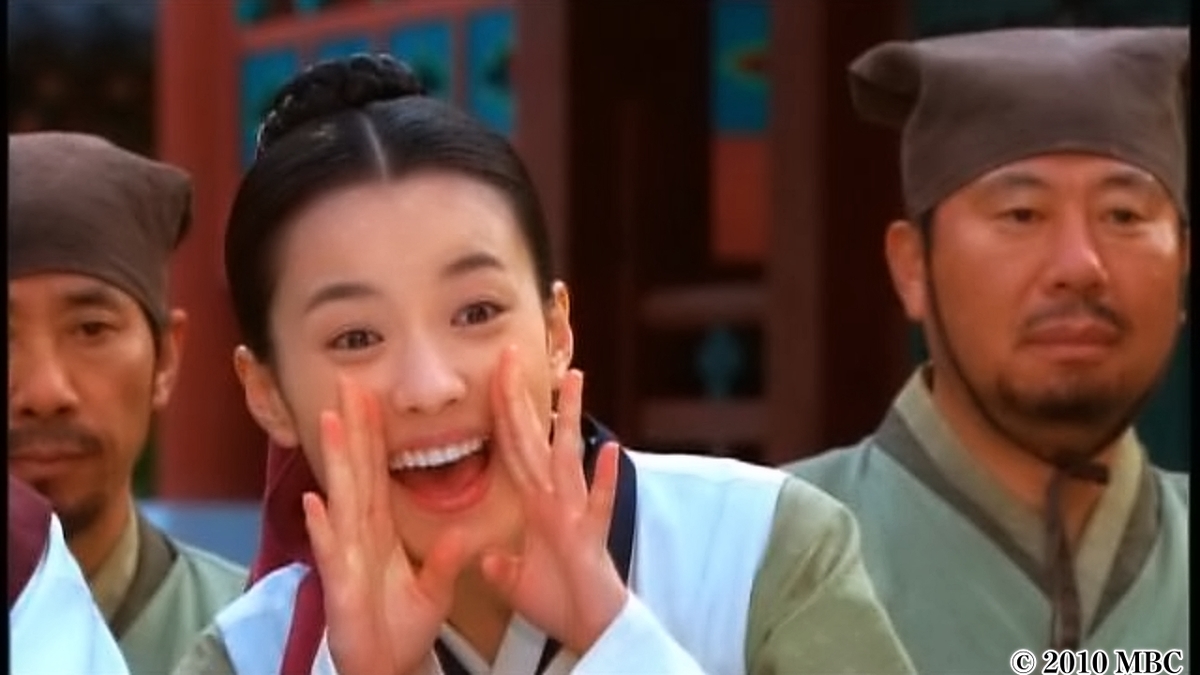 誰かを呼ぶ女性