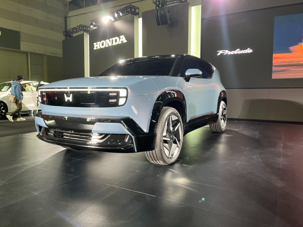 薄型のキャビンとU字型のテールが斬新な「Honda 0 α」