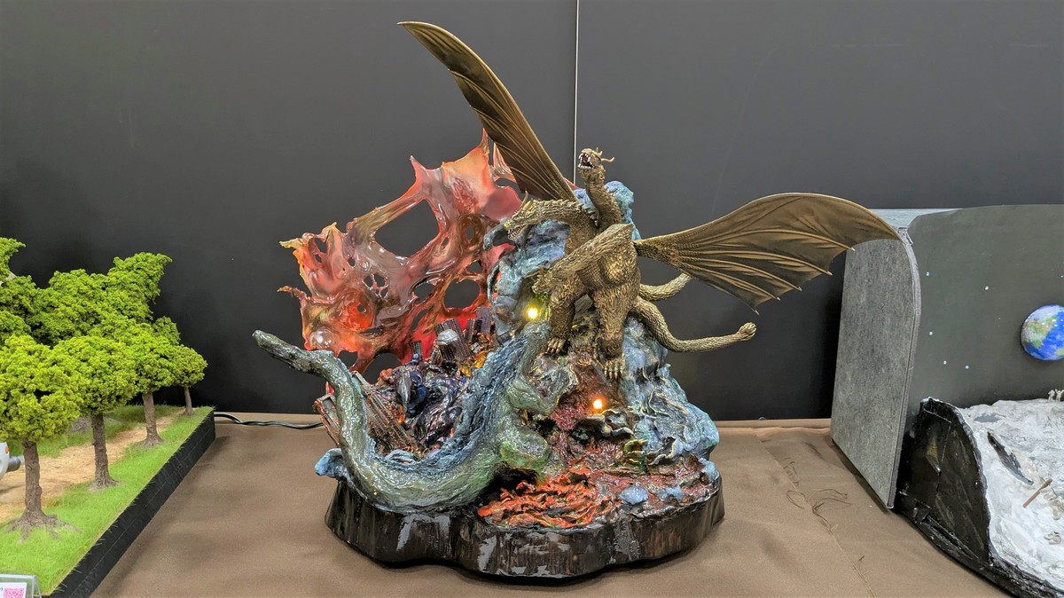 ゴジラVSキングギドラのジオラマは臨場感たっぷり！「怪獣軍団と連合軍