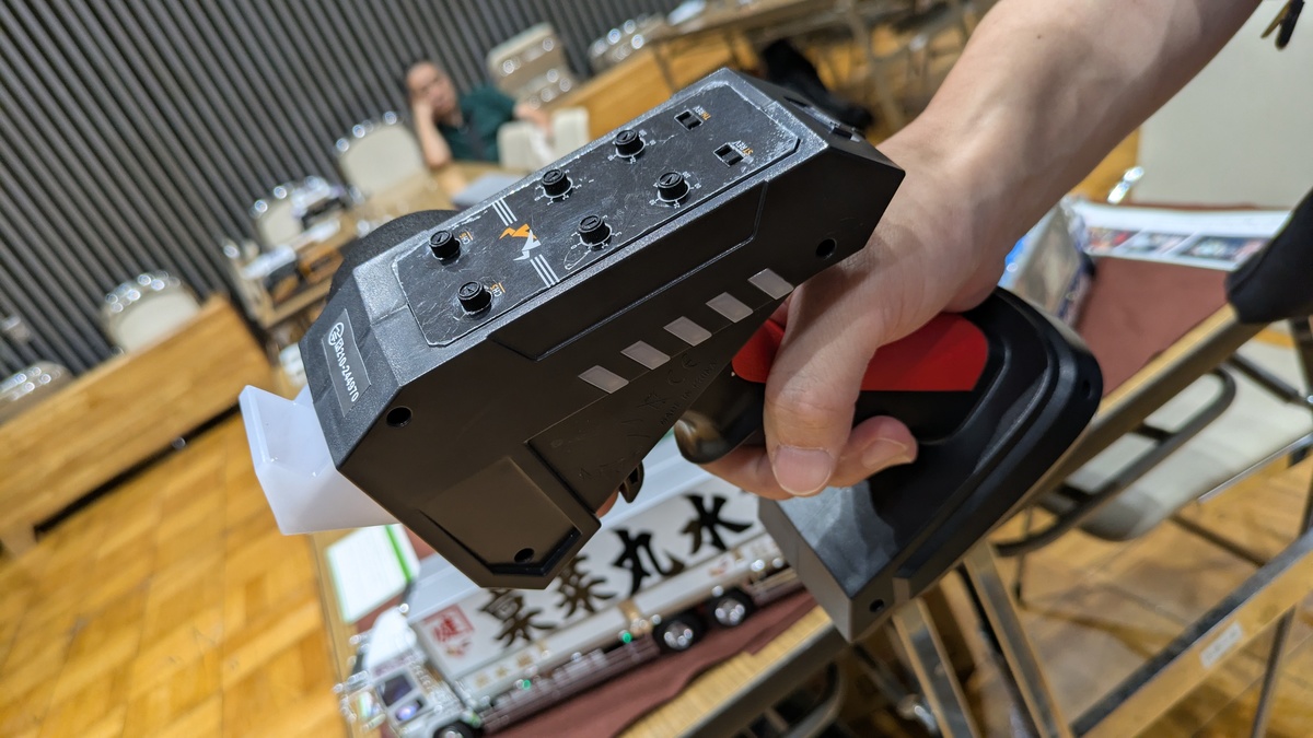 ラジコン用に、本格的なコントローラーを用意