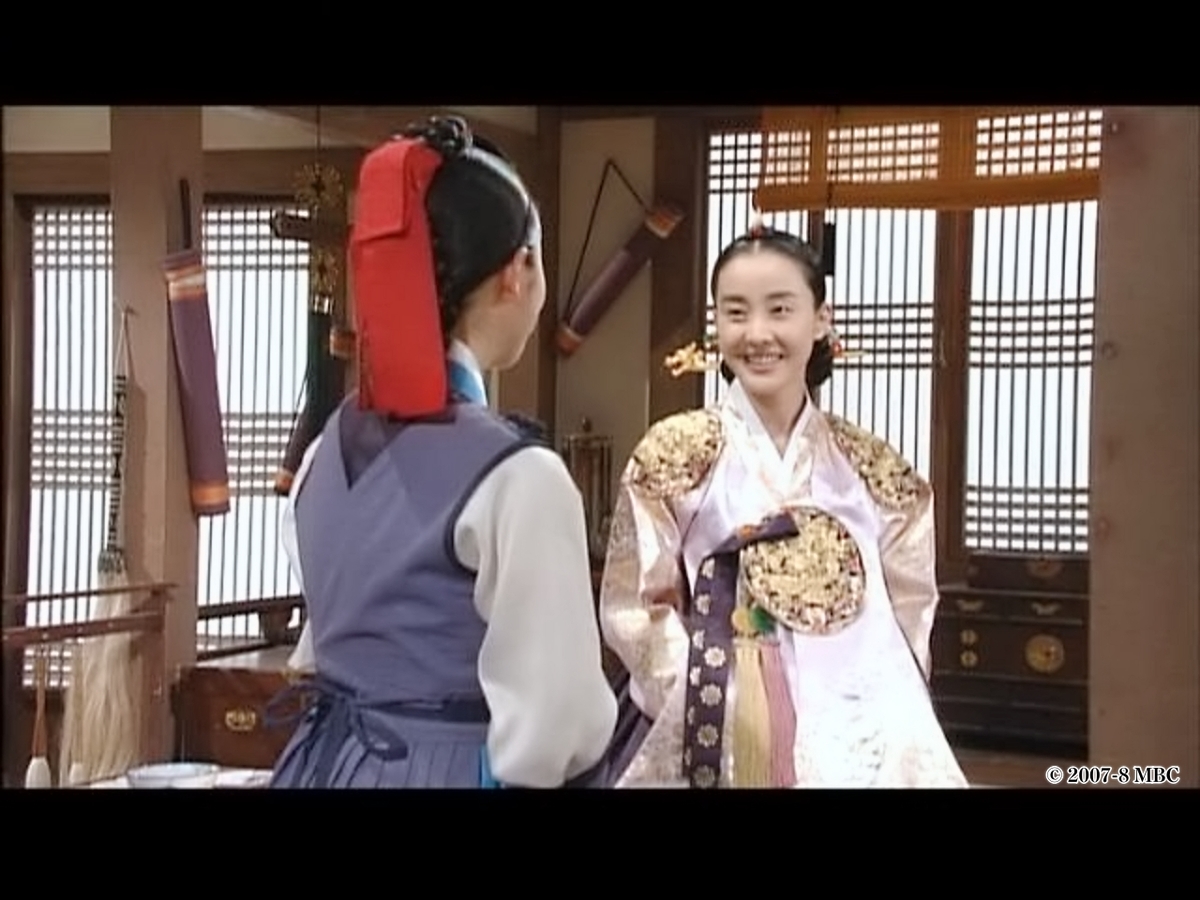 にこやかに話す女性たち