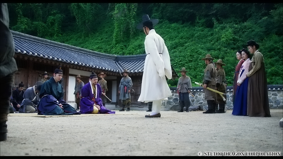 捕まった男性たち