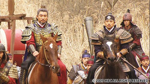 馬に乗っている人々