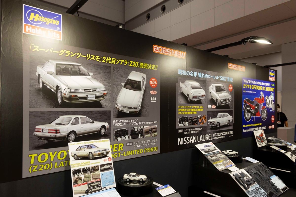 根強い人気を誇りコンスタントに新製品が展開されているネオクラシックカー＆バイク模型の新作を大々的に発表していたハセガワ