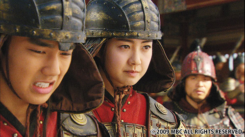 兜を付けた人々