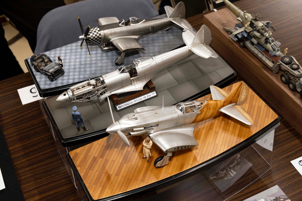 「1/48 P-47」（奥）＆「1/32 スピットファイア」（中）＆「1/32 Mig3」（手前）