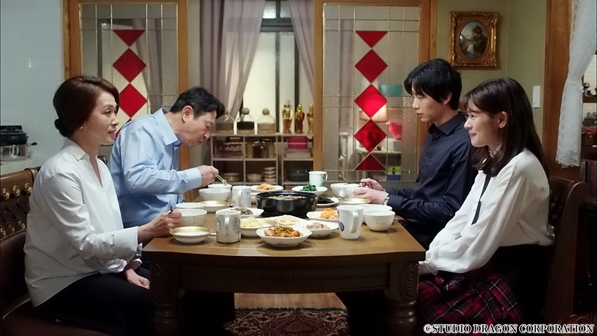 この恋は初めてだから　食卓に座る家族たち