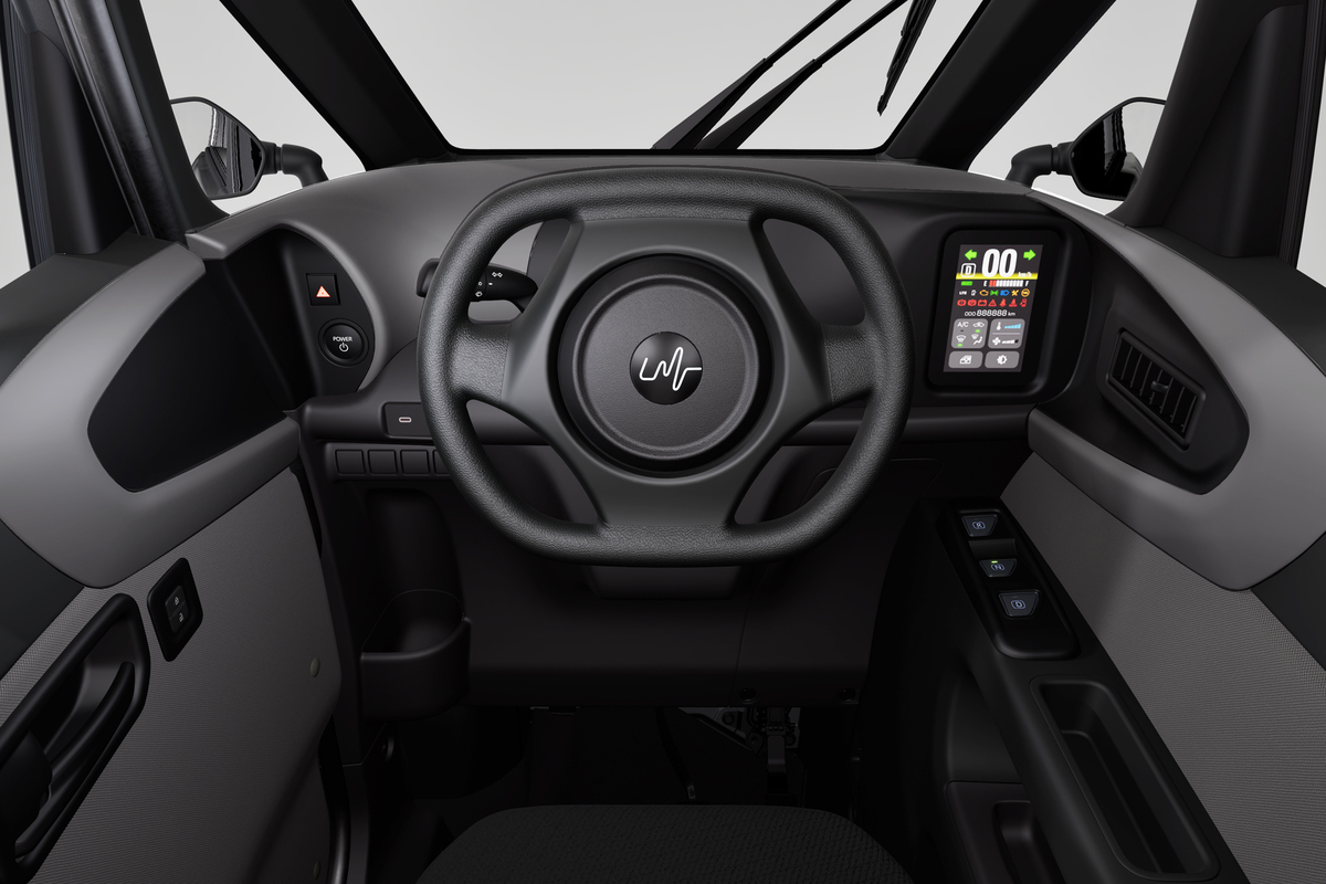 エアコンとパワーウインドウを標準装備