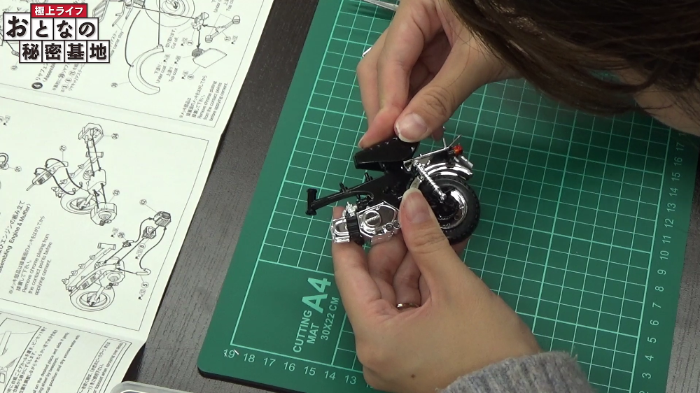 組み立ては塗装の乾燥の工程がないこともあり短時間で進む