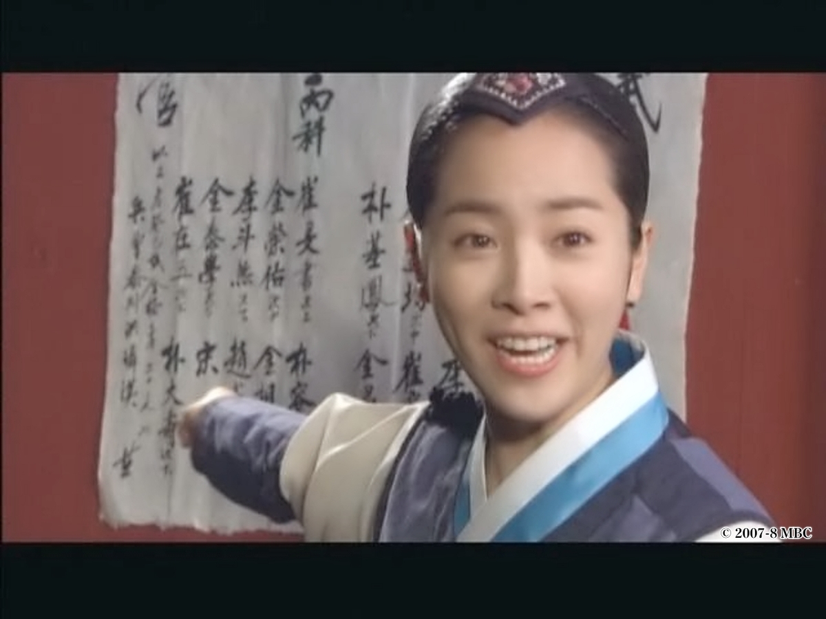 はつらつとした表情の女性