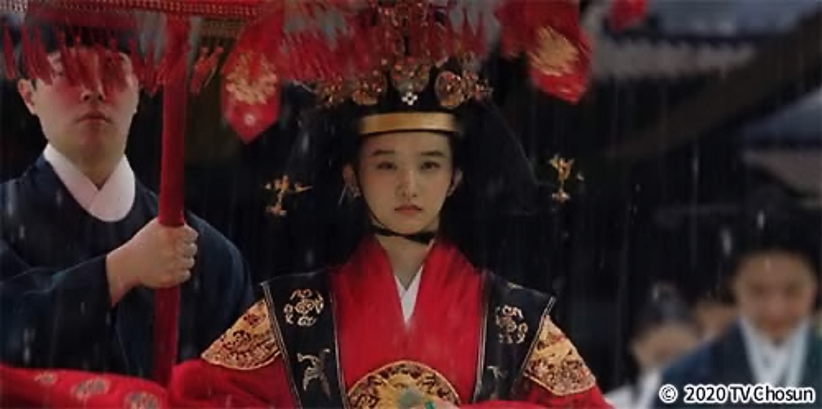 凛とした高貴な女性