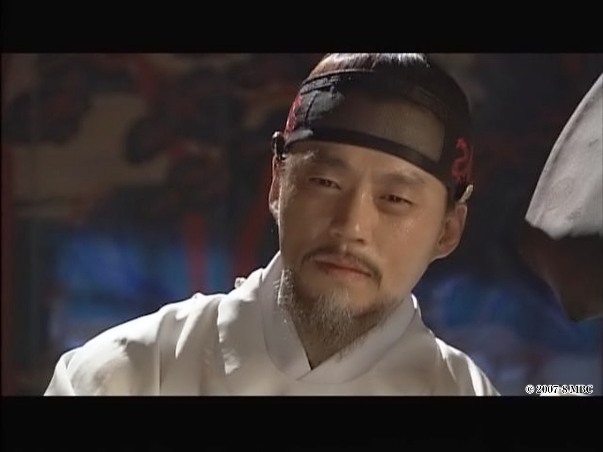 遠い目をしている男性