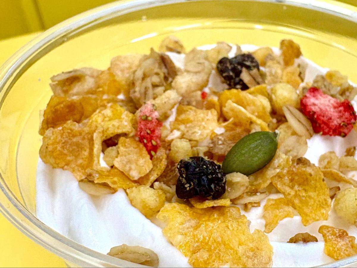 グラノーラもたっぷり乗って食べ応え抜群