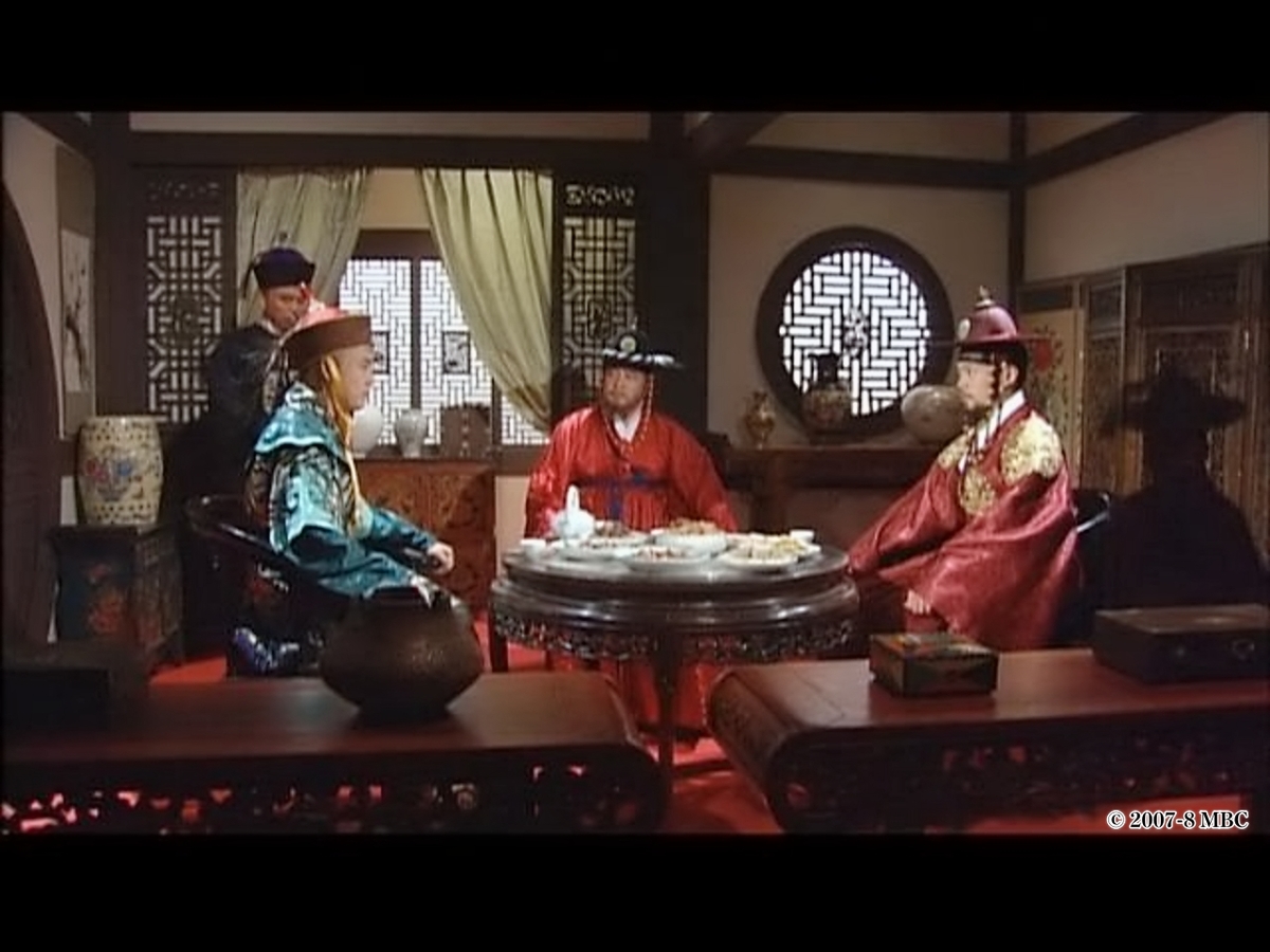 対談する男性たち