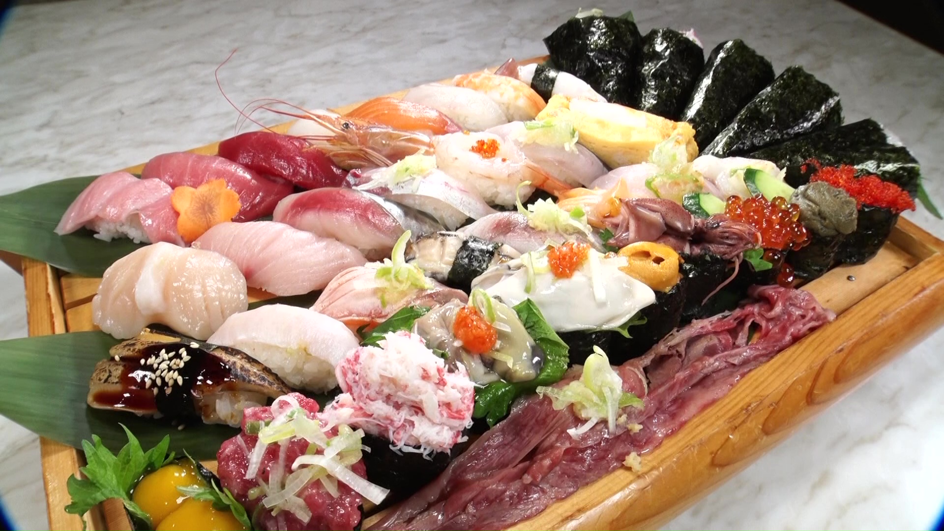 寿司下駄に並ぶ寿司